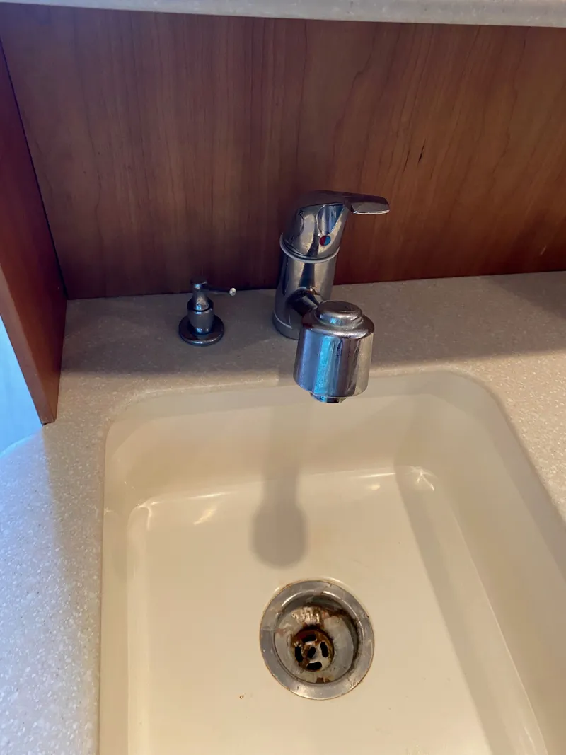 Slide: The Image of Sink with chrome faucet on Silverton 330, year 2002. - 40