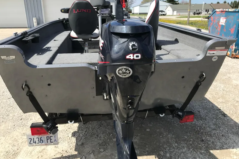 Slide: The Image of 2007 Lund 1425 Classic Tiller boat with Evinrude 40 HP outboard motor. - 11