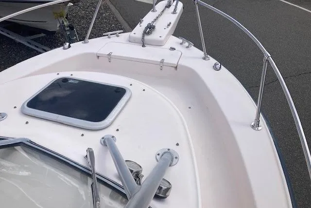 Slide: The Image of 2006 Grady White SEAFARER boat deck with railing and hatch. - 8