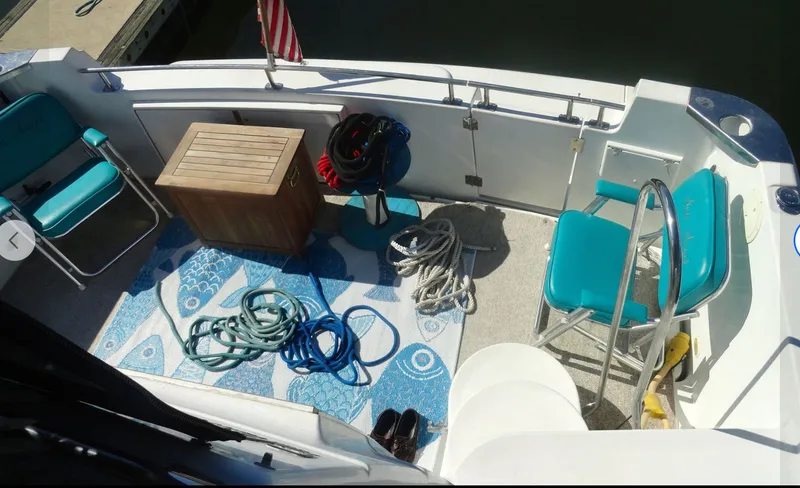 Slide: The Image of Carver Yachts 444 Cockpit Motor Yacht 2003 - 18