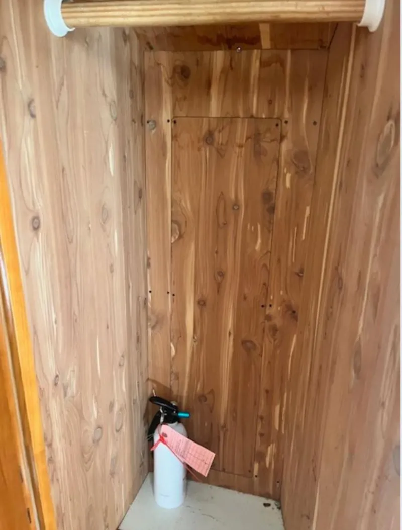 Slide: The Image of Carver Yachts 444 Cockpit Motor Yacht 2003 - 24