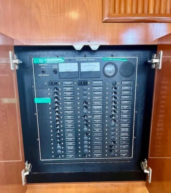 Slide: The Image of Carver Yachts 444 Cockpit Motor Yacht 2003 - 27