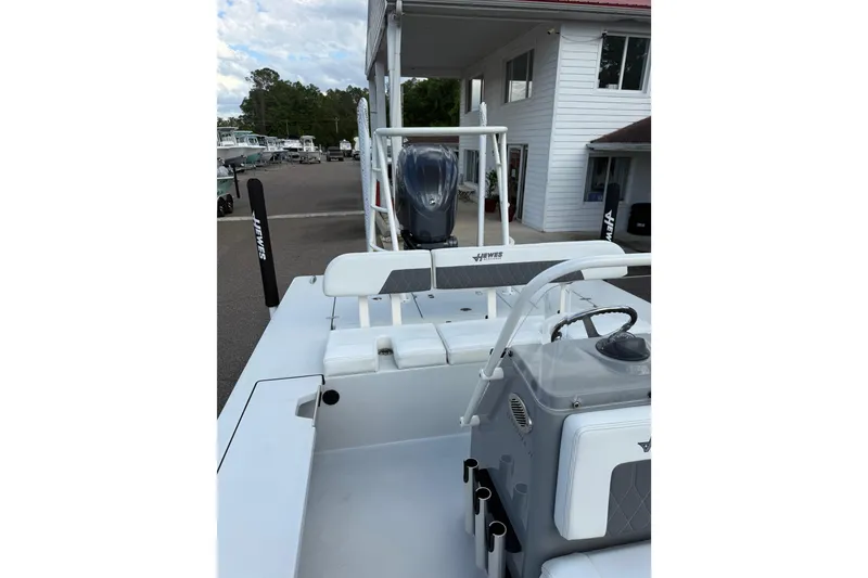 Slide: The Image of 2023 Hewes Redfisher 21 boat, featuring sleek design and modern equipment. - 10