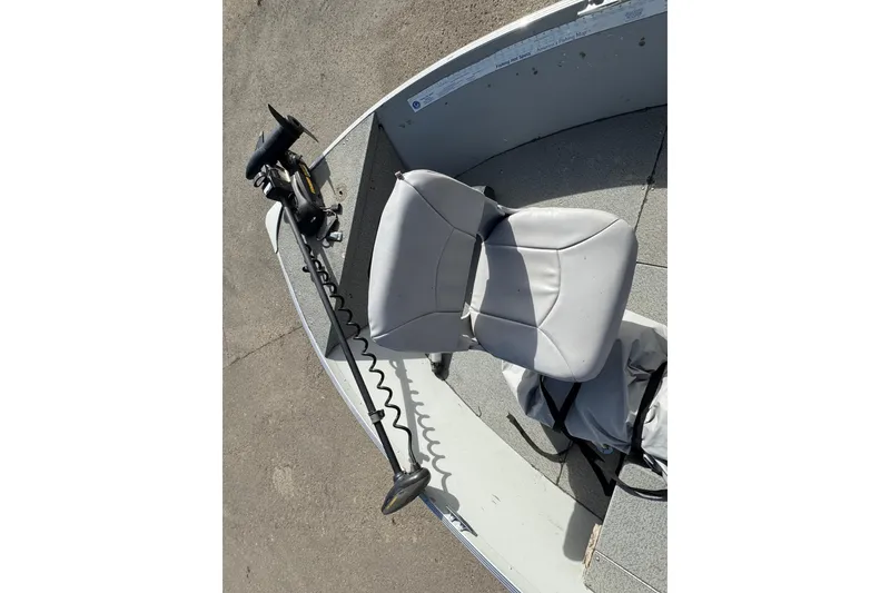 Slide: The Image of 2002 Alumacraft Yukon 165 boat interior with seat and trolling motor. - 5