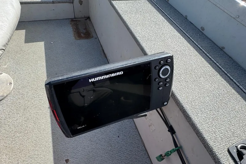 Slide: The Image of Humminbird Helix 7 fish finder on 2002 Alumacraft Yukon 165 boat deck. - 9