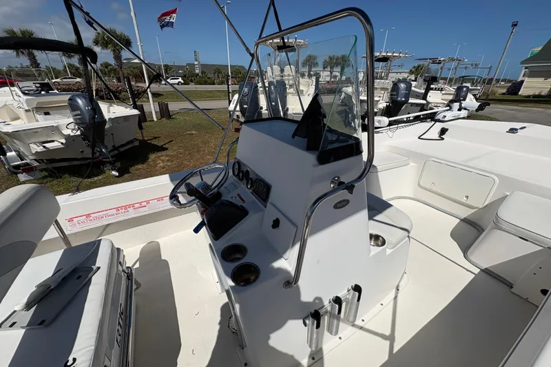 Slide: The Image of 2014 Sundance B20CCR boat interior with steering console and seating. - 15