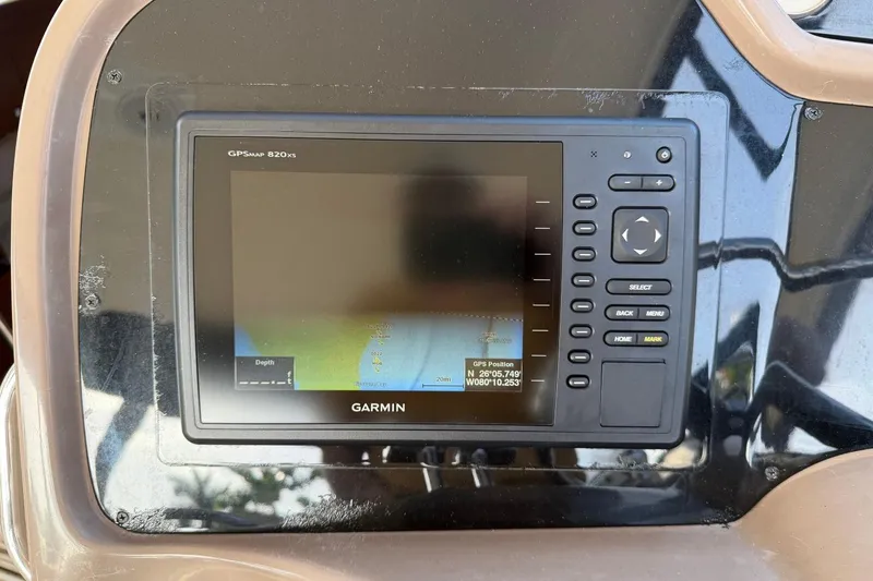 Slide: The Image of Garmin GPSMAP 820xs on 2005 Regal Commodore 3860 boat dashboard. - 11