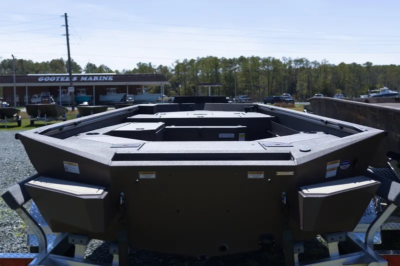 Slide: The Image of 2026 Avid 18 Commander boat displayed at Gootee's Marine dealership. - 3