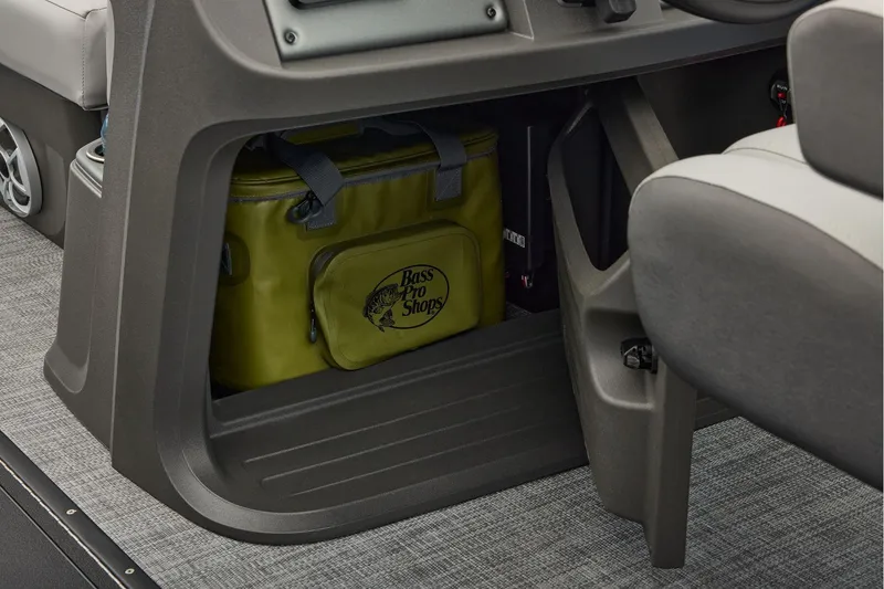 Slide: The Image of Sun Tracker Party Barge 22 RF XP3 2026 - 47