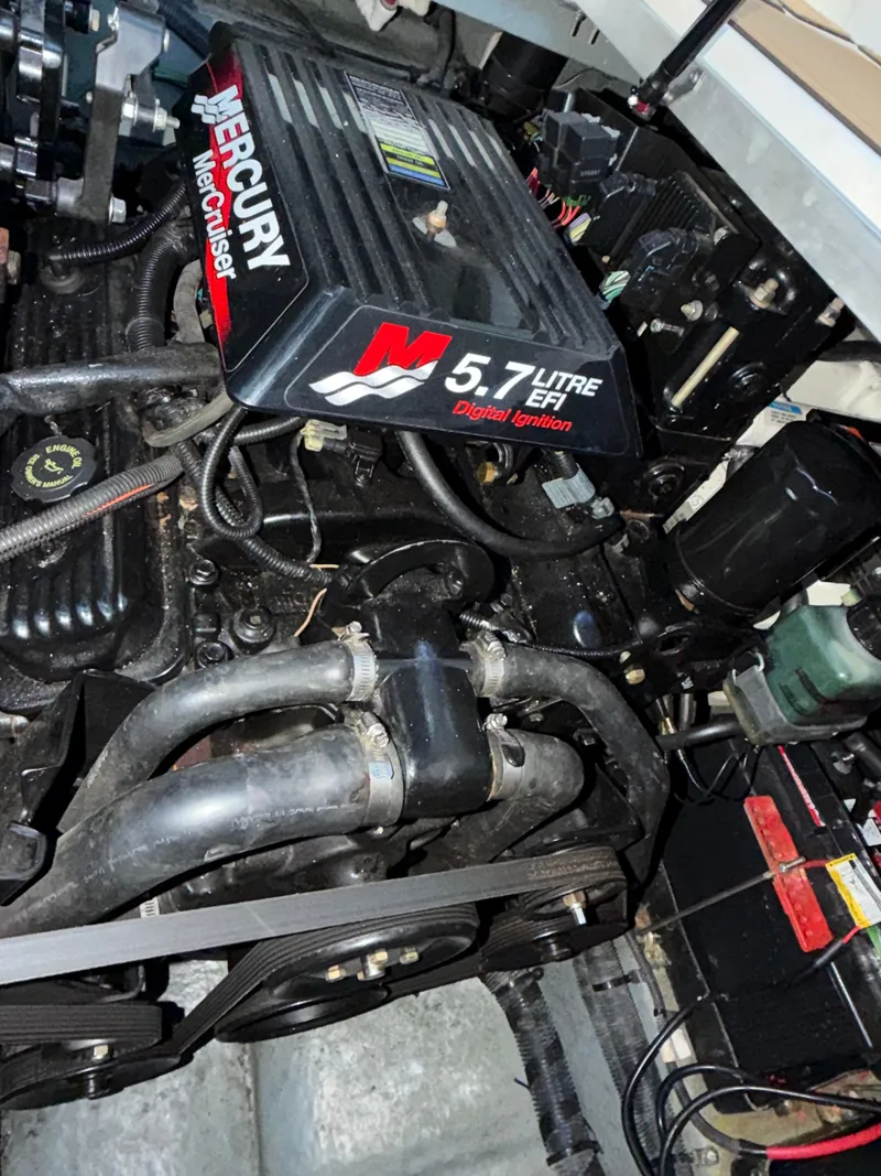 Slide: The Image of Mercury MerCruiser 5.7L EFI engine in 2001 Sea Ray 290 Sundancer. - 23