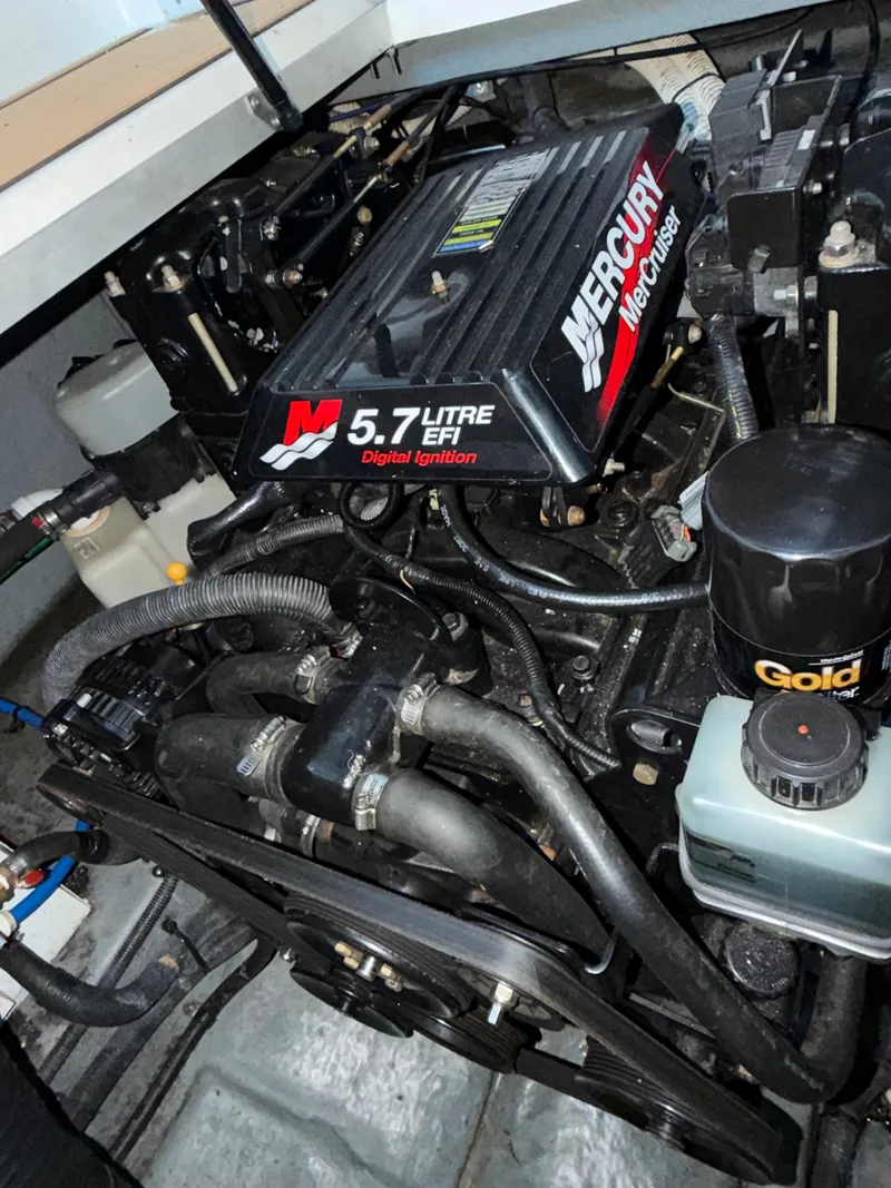 Slide: The Image of Mercury MerCruiser 5.7L EFI engine in 2001 Sea Ray 290 Sundancer. - 24