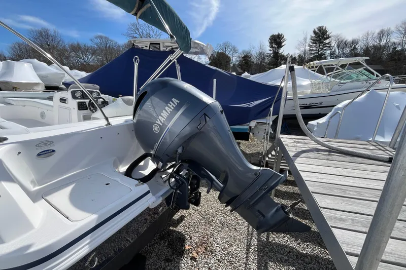 Slide: The Image of 2015 Hurricane SunDeck Sport 201 OB boat with Yamaha outboard motor in a marina. - 31