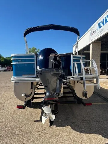 Slide: The Image of 2026 SunCatcher Select 20F pontoon boat with Yamaha engine. - 4