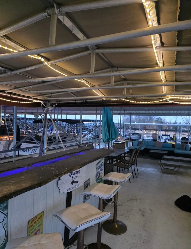 Slide: The Image of Stardust 53 houseboat interior with bar and seating, 1992 model. - 16