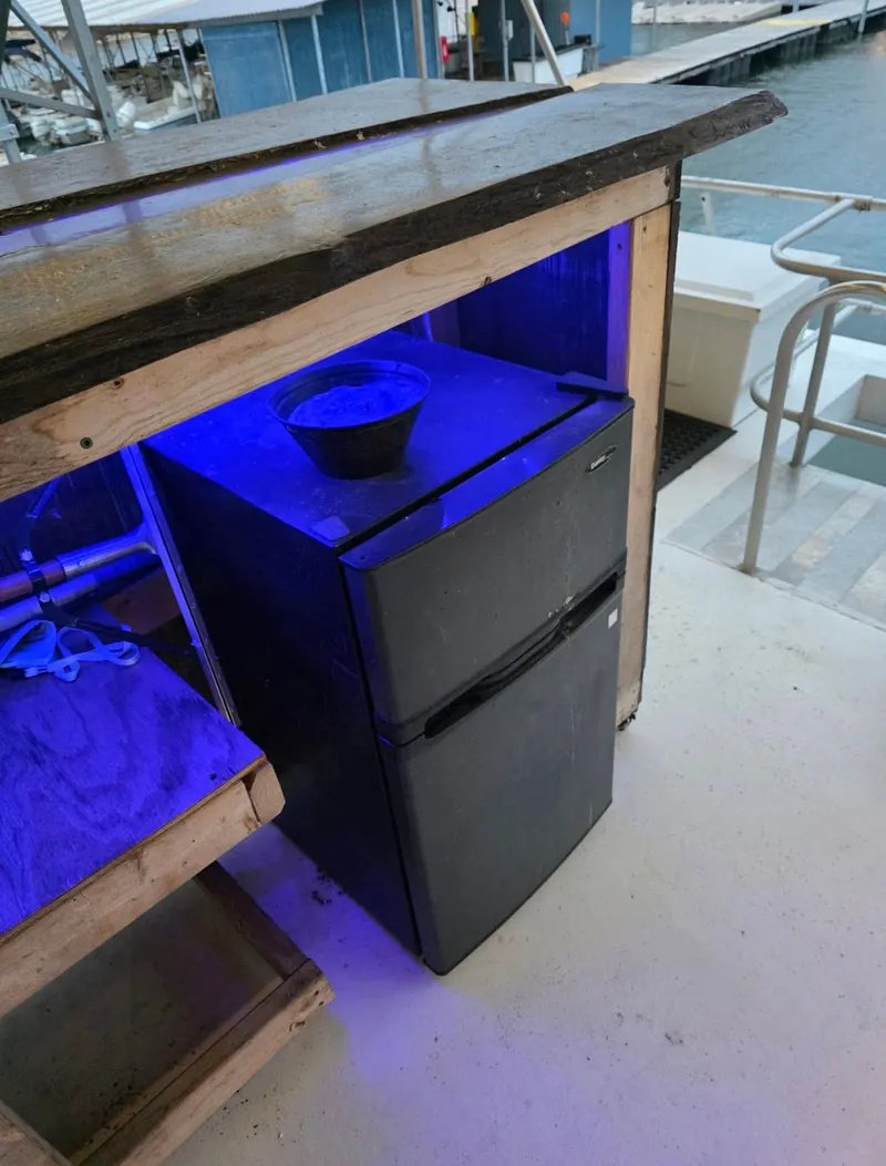 Slide: The Image of Refrigerator on a 1992 STARDUST 53 boat. - 19