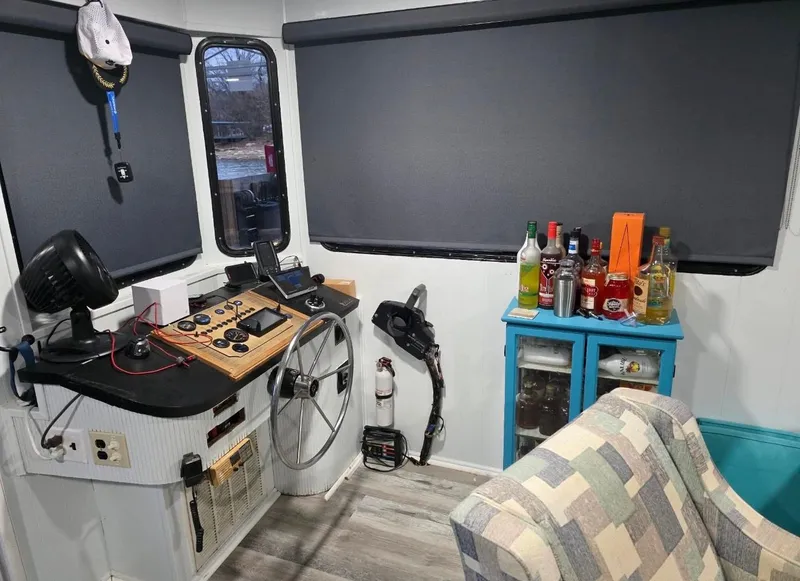 Slide: The Image of Interior of a 1992 STARDUST 53 with helm and bar setup. - 28