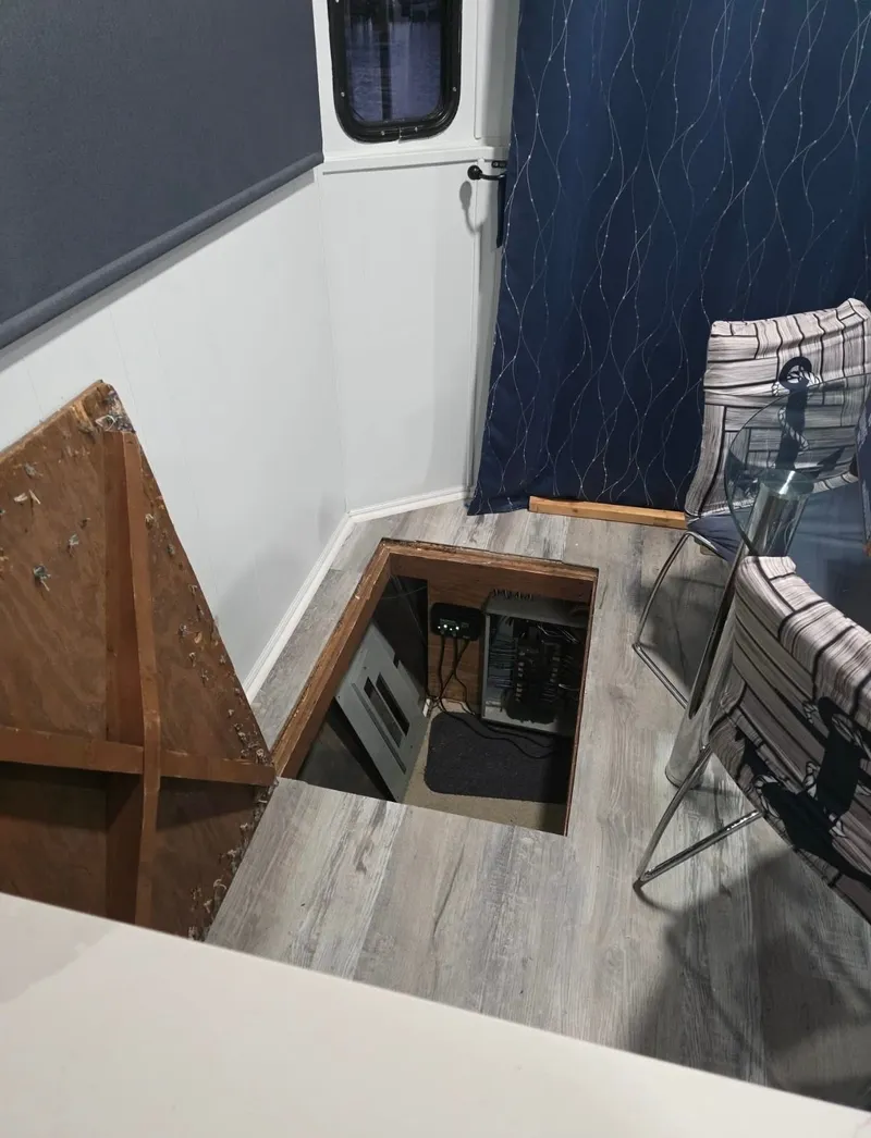 Slide: The Image of Secret floor hatch in a 1992 STARDUST 53. - 32