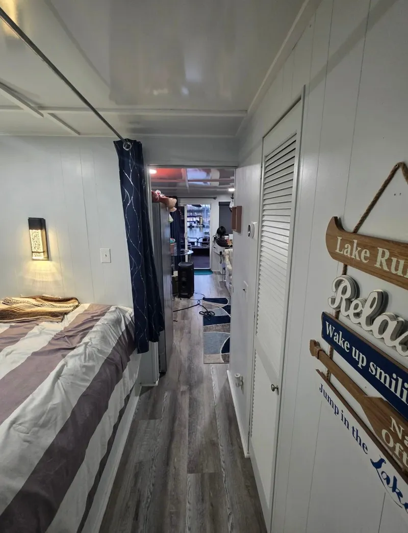 Slide: The Image of Interior of a 1992 STARDUST 53 with cozy bedroom. - 46