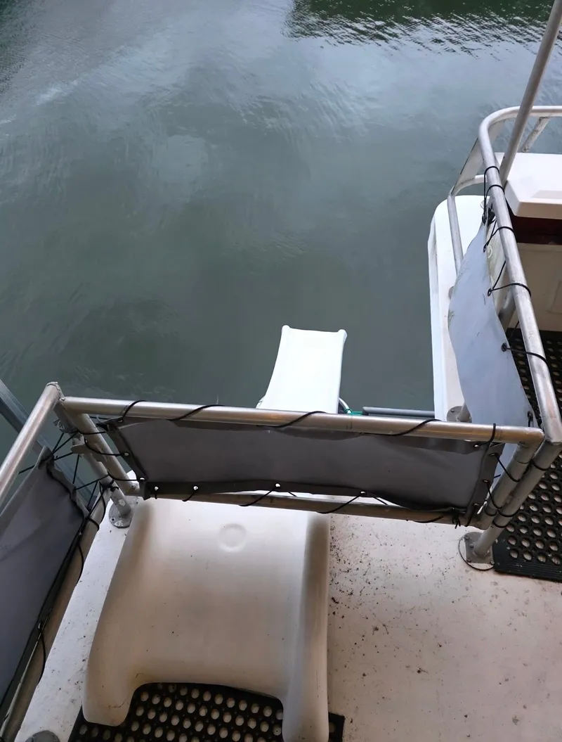 Slide: The Image of Boat slide on a 1992 STARDUST 53 model. - 6