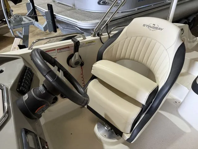 Slide: The Image of Stingray 212 SC 2021 - 10