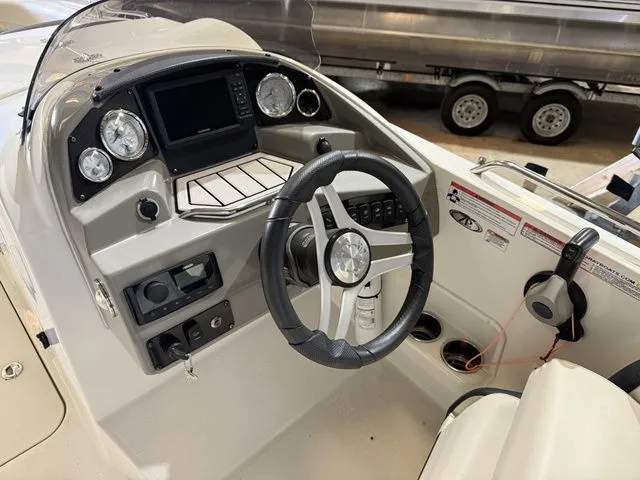 Slide: The Image of Stingray 212 SC 2021 - 12