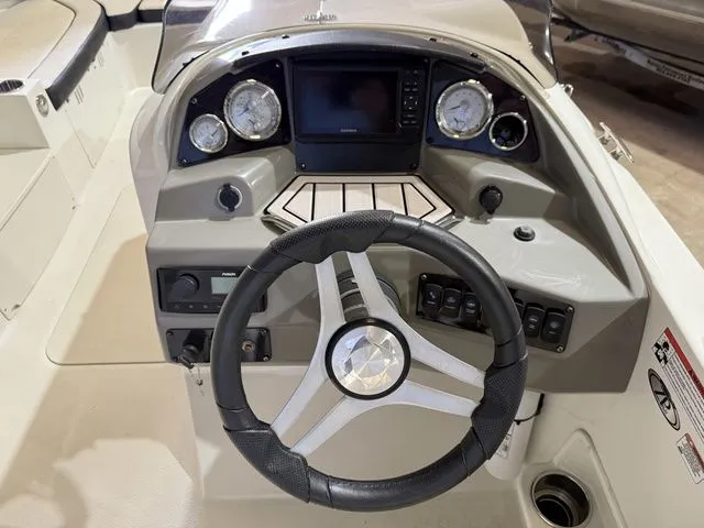 Slide: The Image of Stingray 212 SC 2021 - 13