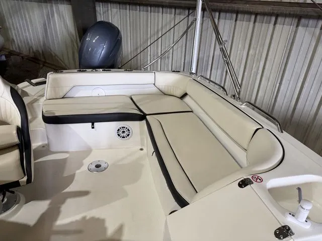 Slide: The Image of Stingray 212 SC 2021 - 14