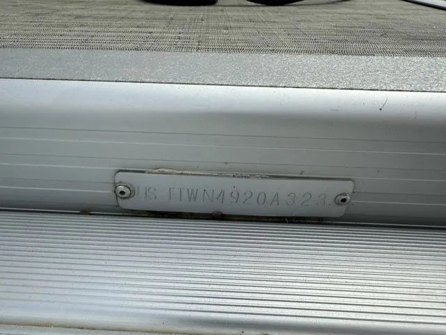 Slide: The Image of Stingray 212 SC 2021 - 16