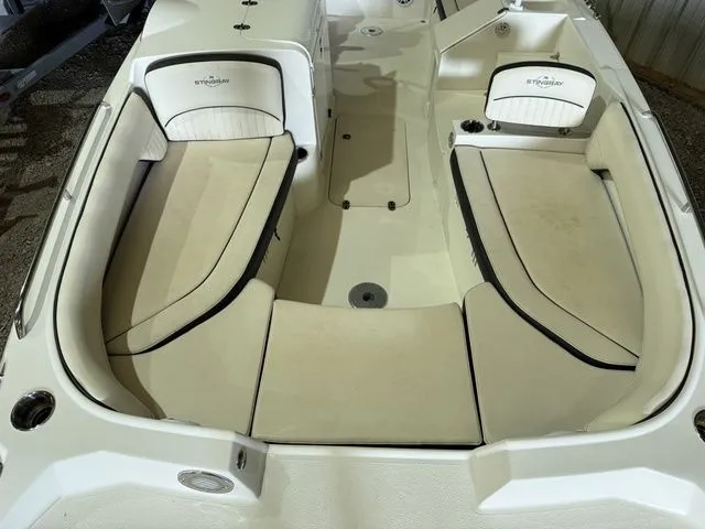 Slide: The Image of Stingray 212 SC 2021 - 5