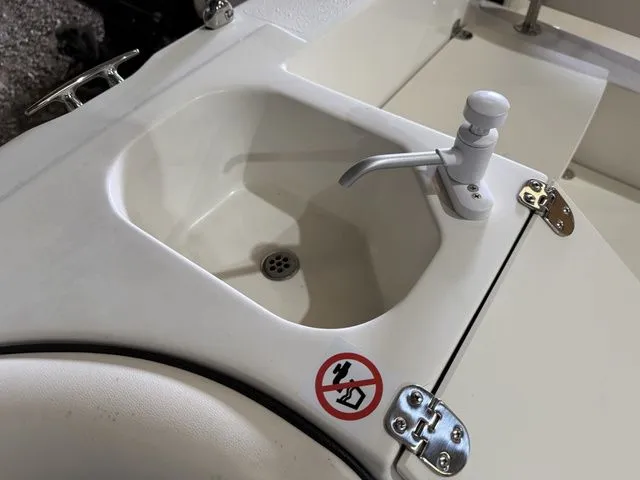 Slide: The Image of Stingray 212 SC 2021 - 6