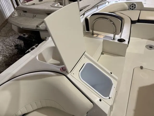 Slide: The Image of Stingray 212 SC 2021 - 7