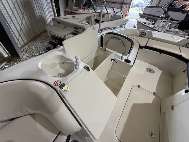 Slide: The Image of Stingray 212 SC 2021 - 8