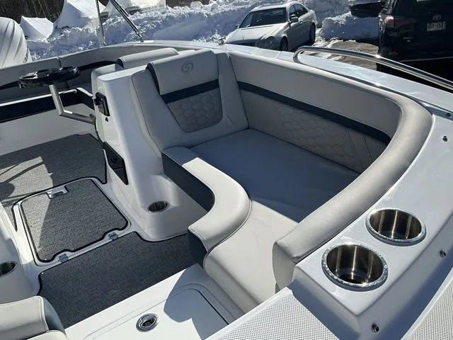 Slide: The Image of Hurricane SunDeck Sport 192 RL OB 2026 - 10