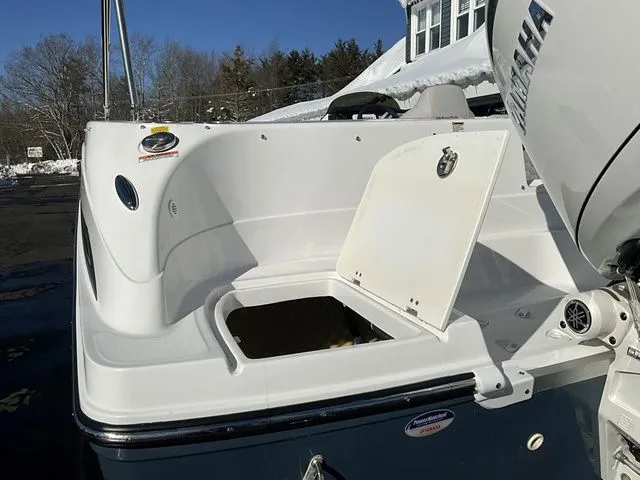 Slide: The Image of Hurricane SunDeck Sport 192 RL OB 2026 - 11