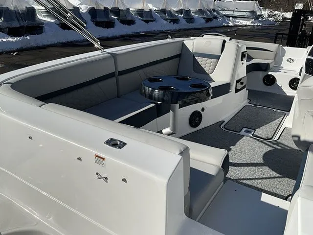 Slide: The Image of Hurricane SunDeck Sport 192 RL OB 2026 - 13