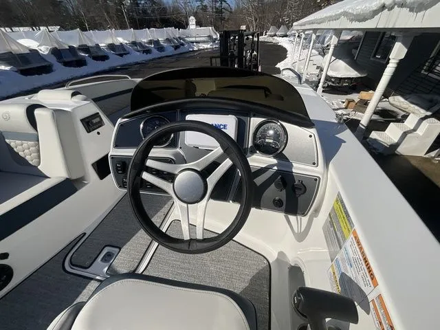 Slide: The Image of Hurricane SunDeck Sport 192 RL OB 2026 - 18