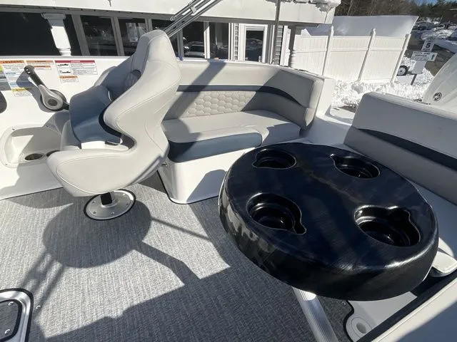 Slide: The Image of Hurricane SunDeck Sport 192 RL OB 2026 - 22