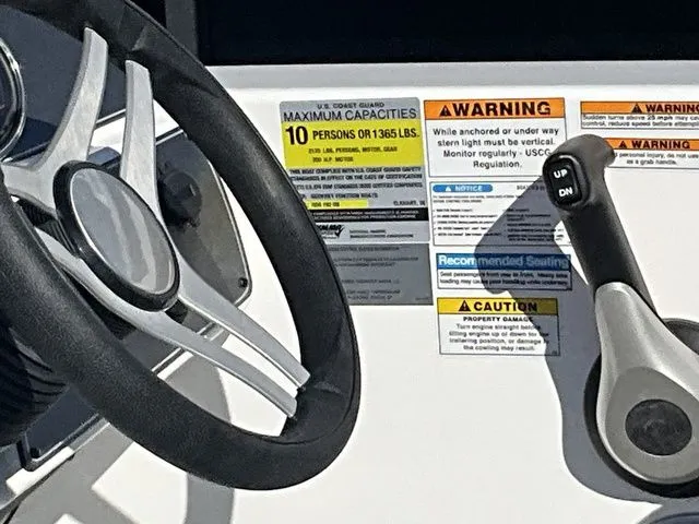 Slide: The Image of Hurricane SunDeck Sport 192 RL OB 2026 - 24