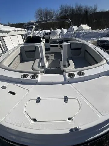 Slide: The Image of Hurricane SunDeck Sport 192 RL OB 2026 - 7