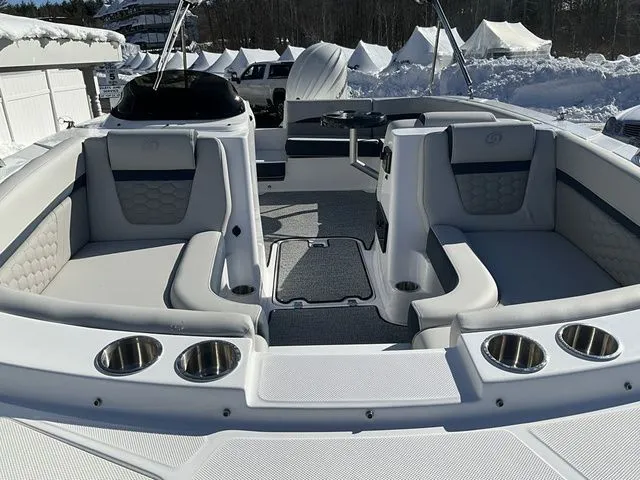 Slide: The Image of Hurricane SunDeck Sport 192 RL OB 2026 - 8