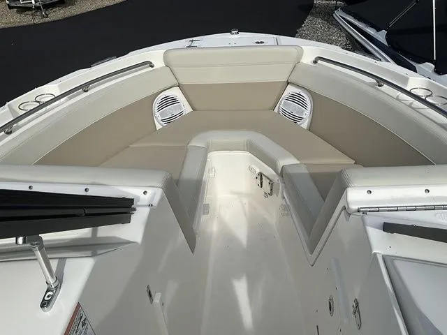 Slide: The Image of Boston Whaler 210 Vantage 2024 - 20