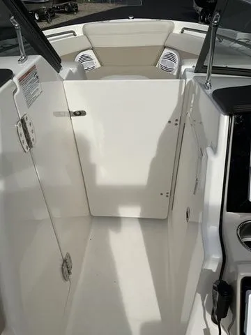 Slide: The Image of Boston Whaler 210 Vantage 2024 - 21