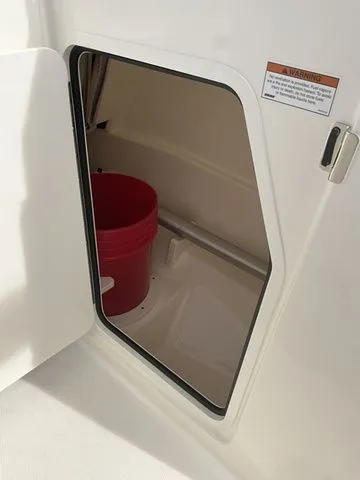 Slide: The Image of Boston Whaler 210 Vantage 2024 - 22