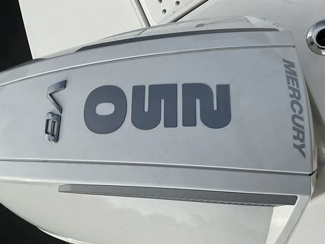 Slide: The Image of Boston Whaler 210 Vantage 2024 - 34