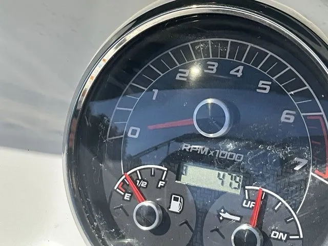 Slide: The Image of Hurricane SunDeck Sport 185 OB 2025 - 20