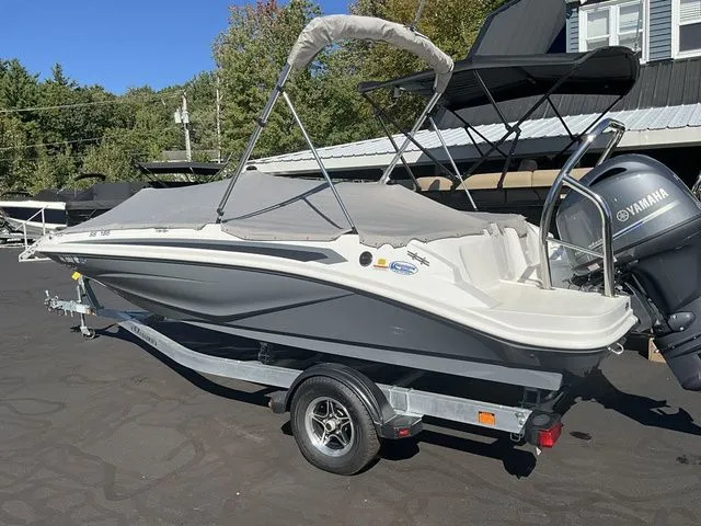 Slide: The Image of Hurricane SunDeck Sport 185 OB 2025 - 22