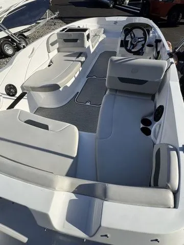 Slide: The Image of Hurricane SunDeck Sport 185 OB 2025 - 24