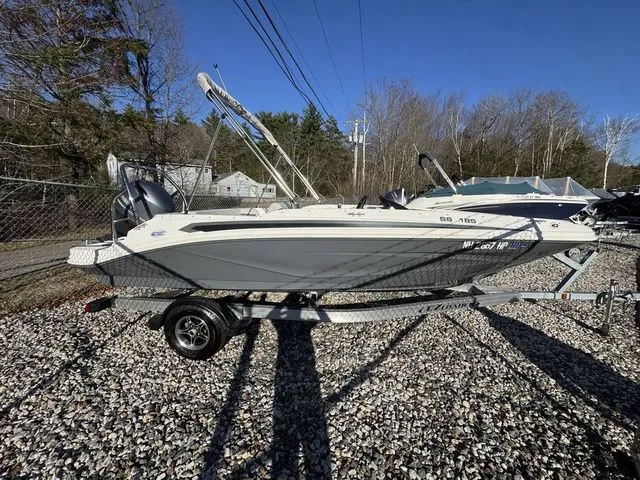 Slide: The Image of Hurricane SunDeck Sport 185 OB 2025 - 29