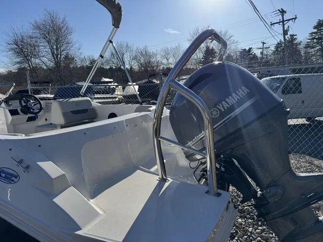 Slide: The Image of Hurricane SunDeck Sport 185 OB 2025 - 31