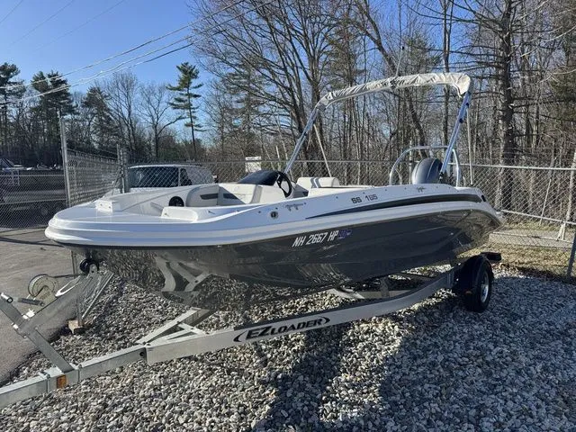 Slide: The Image of Hurricane SunDeck Sport 185 OB 2025 - 32